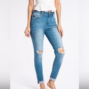 Ripped ankle skinny jeans